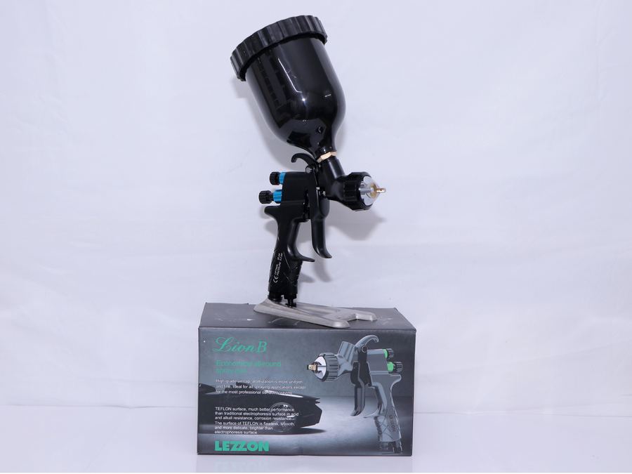 Lion B Black Body 1